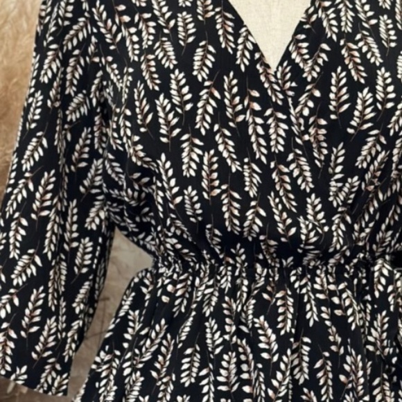 Zenobia Faux Wrap Style Juniors Top - Picture 4 of 7